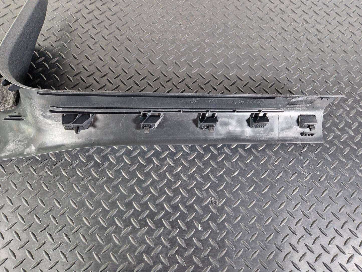 16-19 AUDI A4 AVANT B9 S-LINE LEFT SIDE FRONT LOWER A PILLAR SILL TRIM 8W2867271