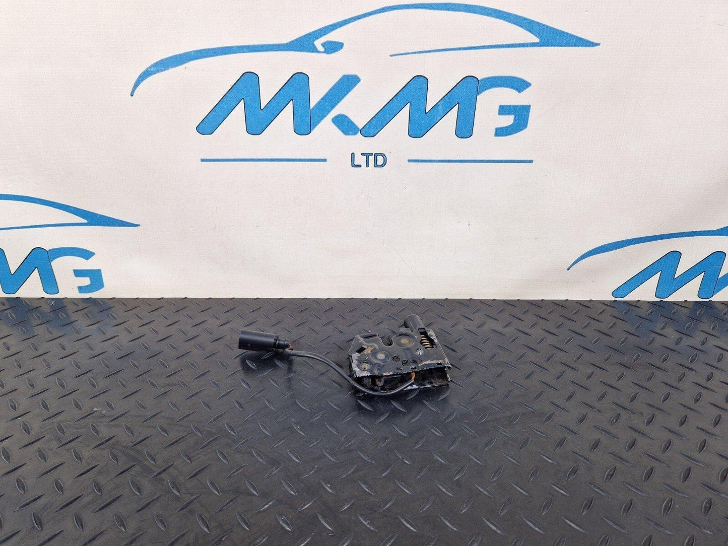 15-18 AUDI A7 4G GENUINE BONNET CATCH LATCH MECHANISM 4G0823509C