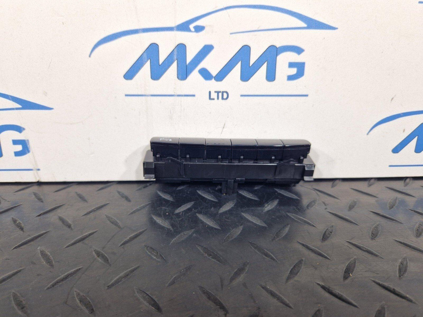 14-23 MERCEDES VITO W447 GENUINE DASHBOARD PARKING DISTANCE CONTROL PDC SWITCH