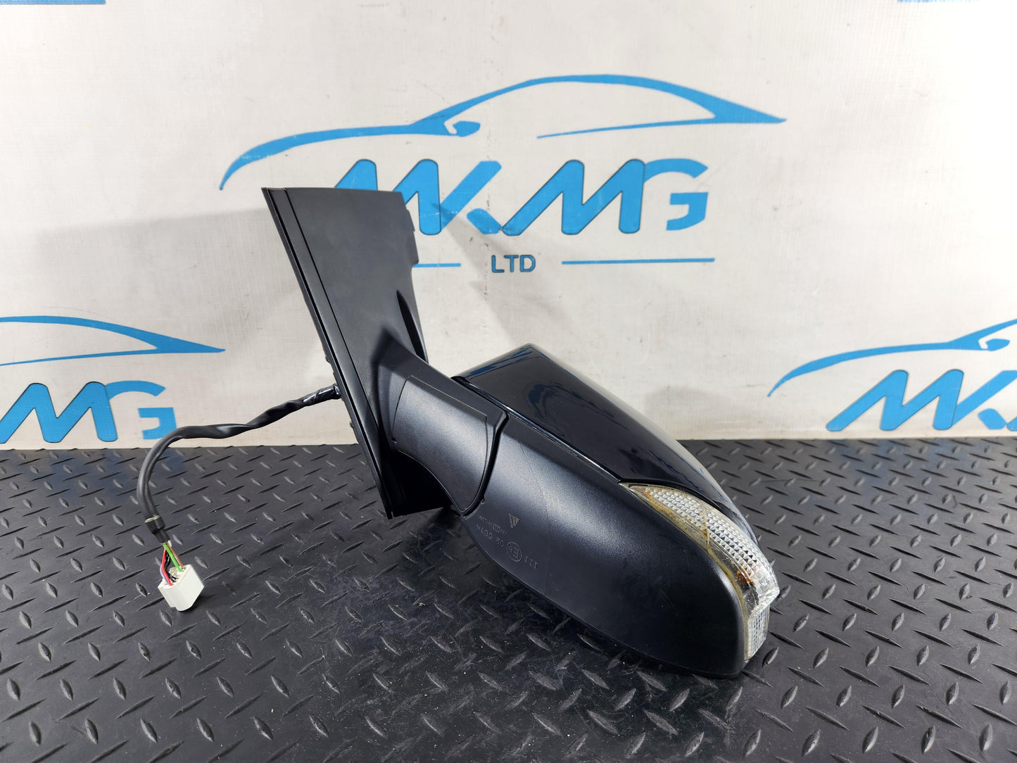 Toyota Yaris P130 Hatchback Right Driver Side Wing Mirror *Damaged* E8025614