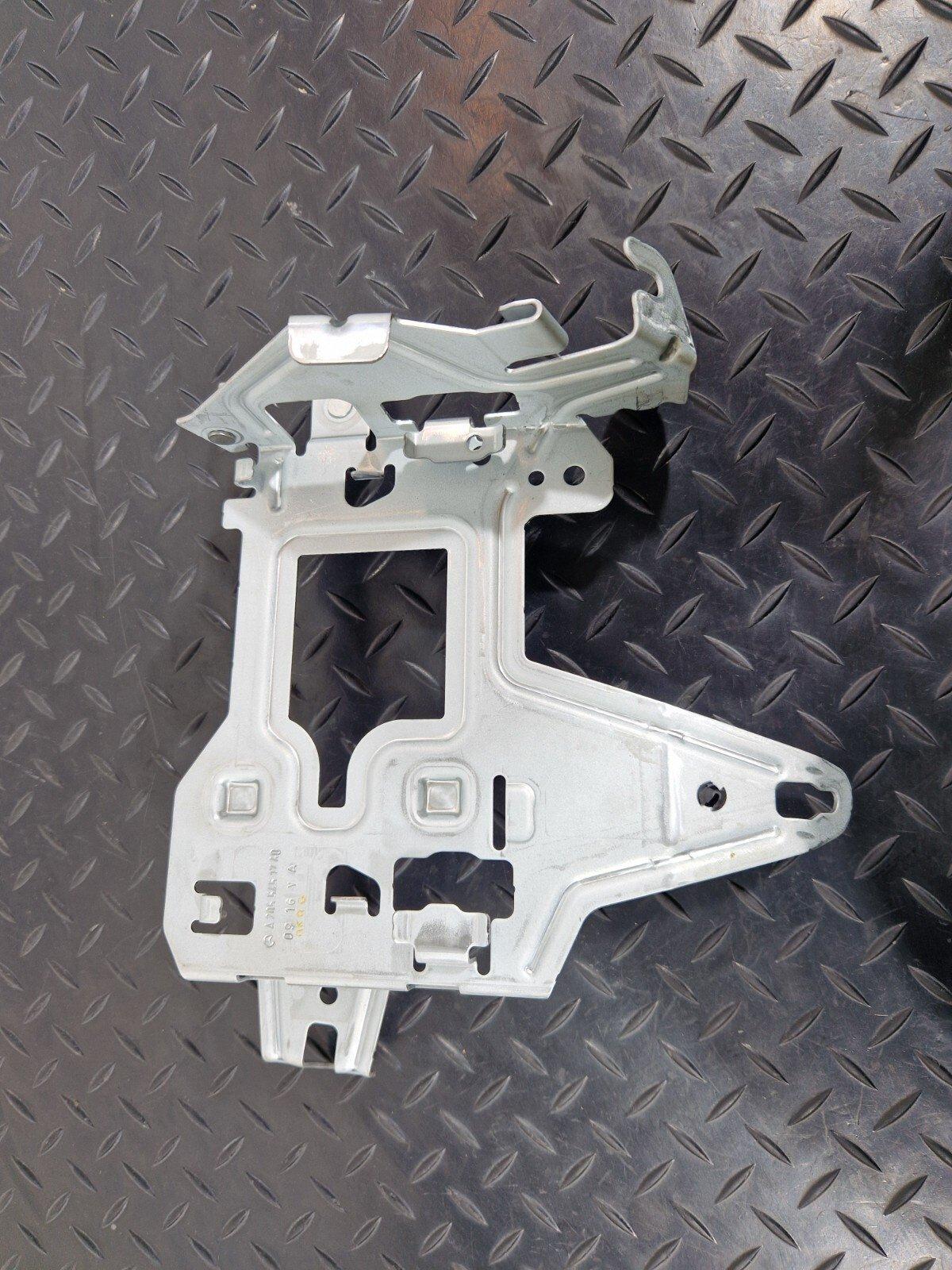 14-21 MERCEDES BENZ C200 W205 FUSE BOX RELAY HOLDER BRACKET A2055451740