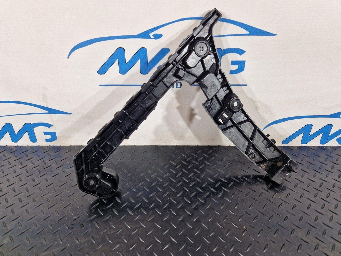 16-19 AUDI A4 B9 AVANT ULTRA SE GENUINE REAR LEFT N/S BUMPER BRACKET 8W9807453