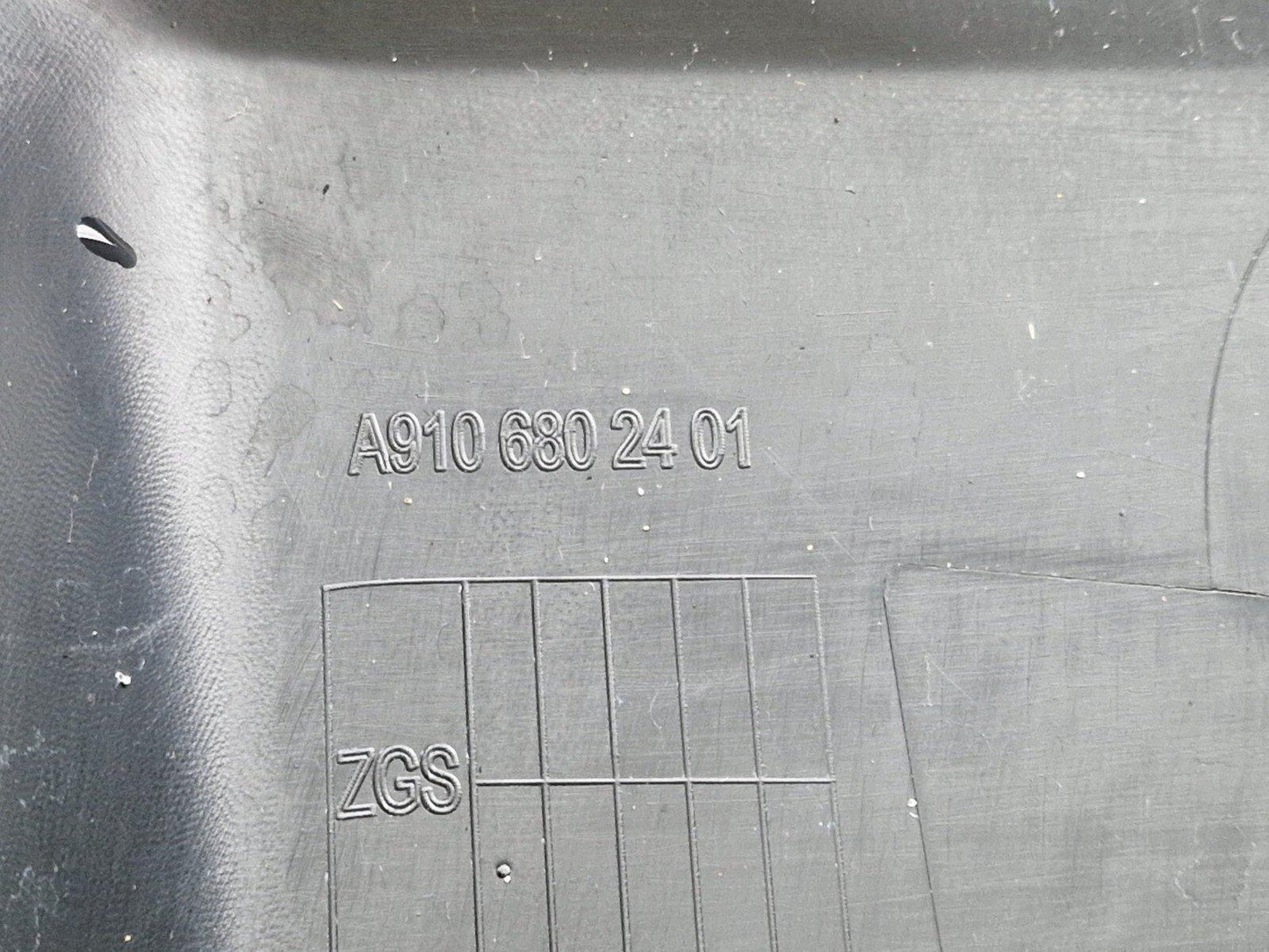 18-ON MERCEDES BENZ SPRINTER W907 DASHBOARD CENTER TRIM PANEL A9106892100