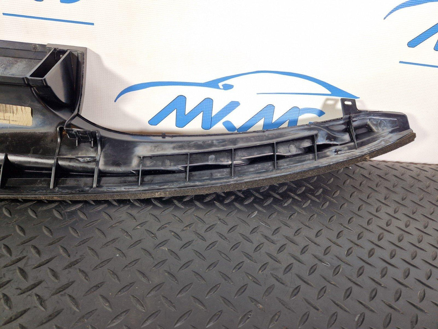 10-13 BMW X5 E70 LCI GENUINE WINDSCREEN AIR DUCT CHANEL 6958404
