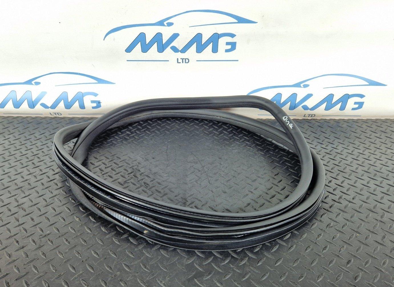 11-19 MERCEDES BENZ ML W166  LEFT REAR RUBBER DOOR SEAL A1666970151