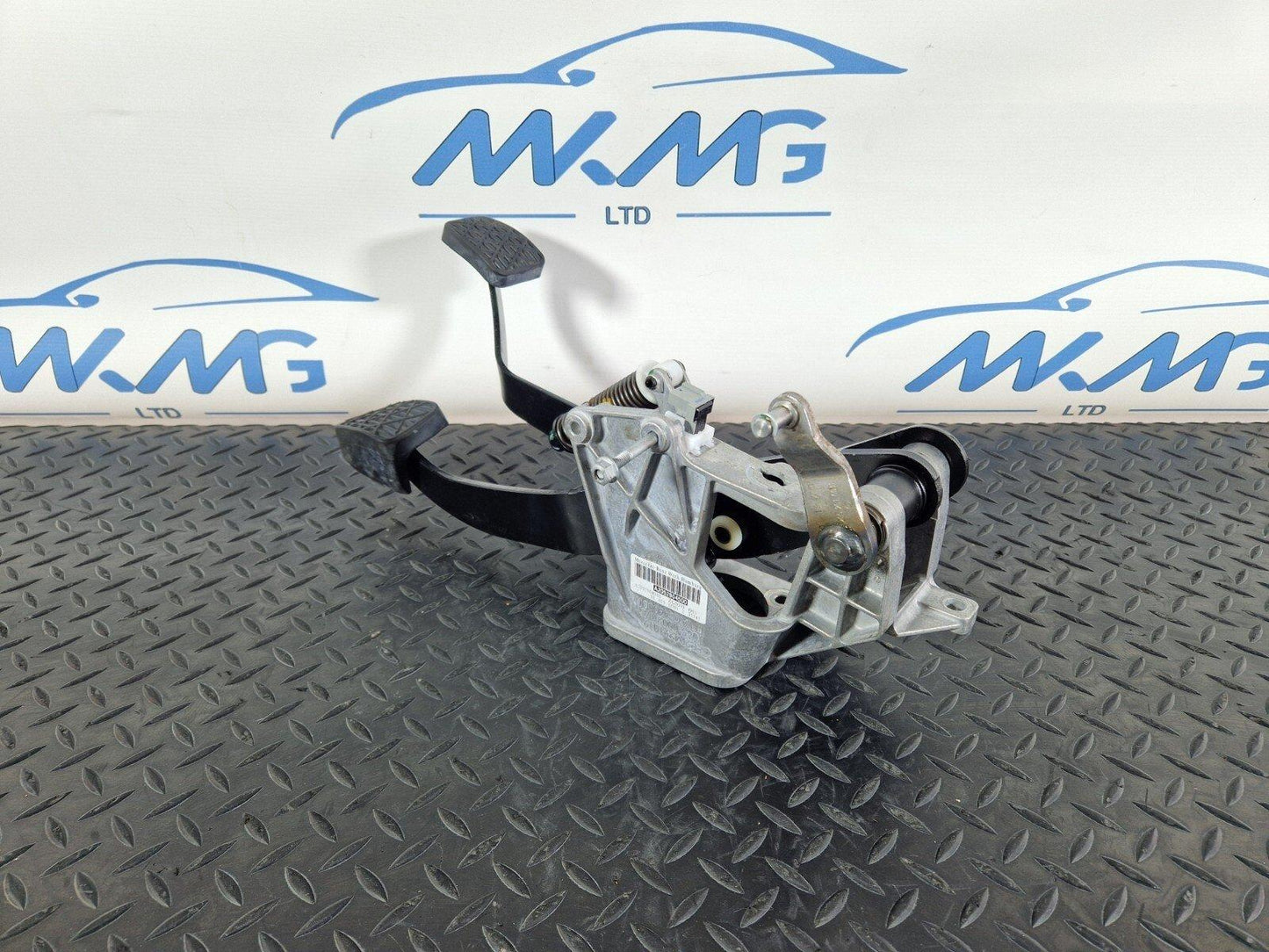 14-21 MERCEDES BENZ C200 W205 OEM MANUAL CLUTCH BRAKE PEDAL A2052910101