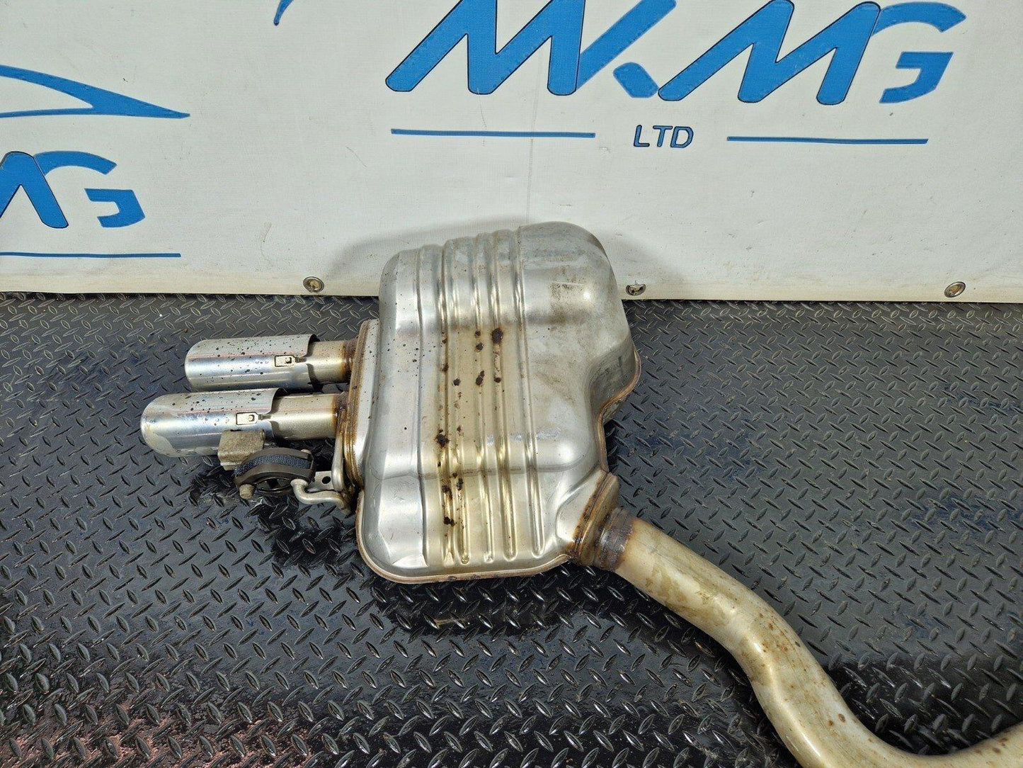 16-19 AUDI A4 B9 S-LINE GENUINE REAR EXHAUST BOX 8W0253611A