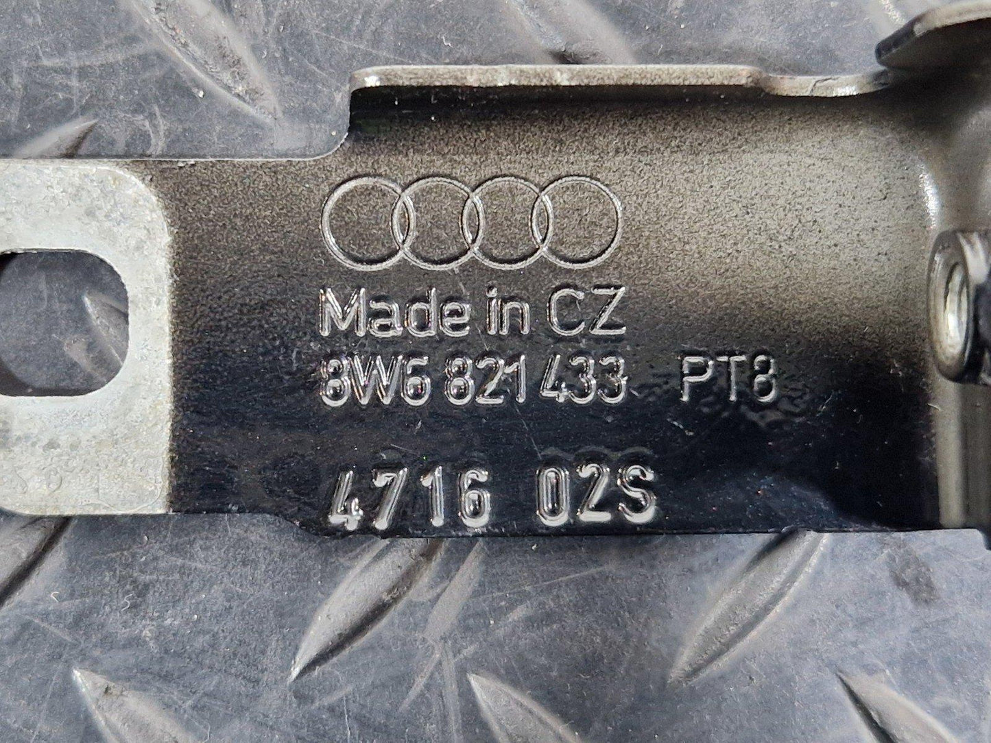 16-23 AUDI S5 COUPE GENUINE WING FENDER BRACKET FRONT LEFT 8W6821433