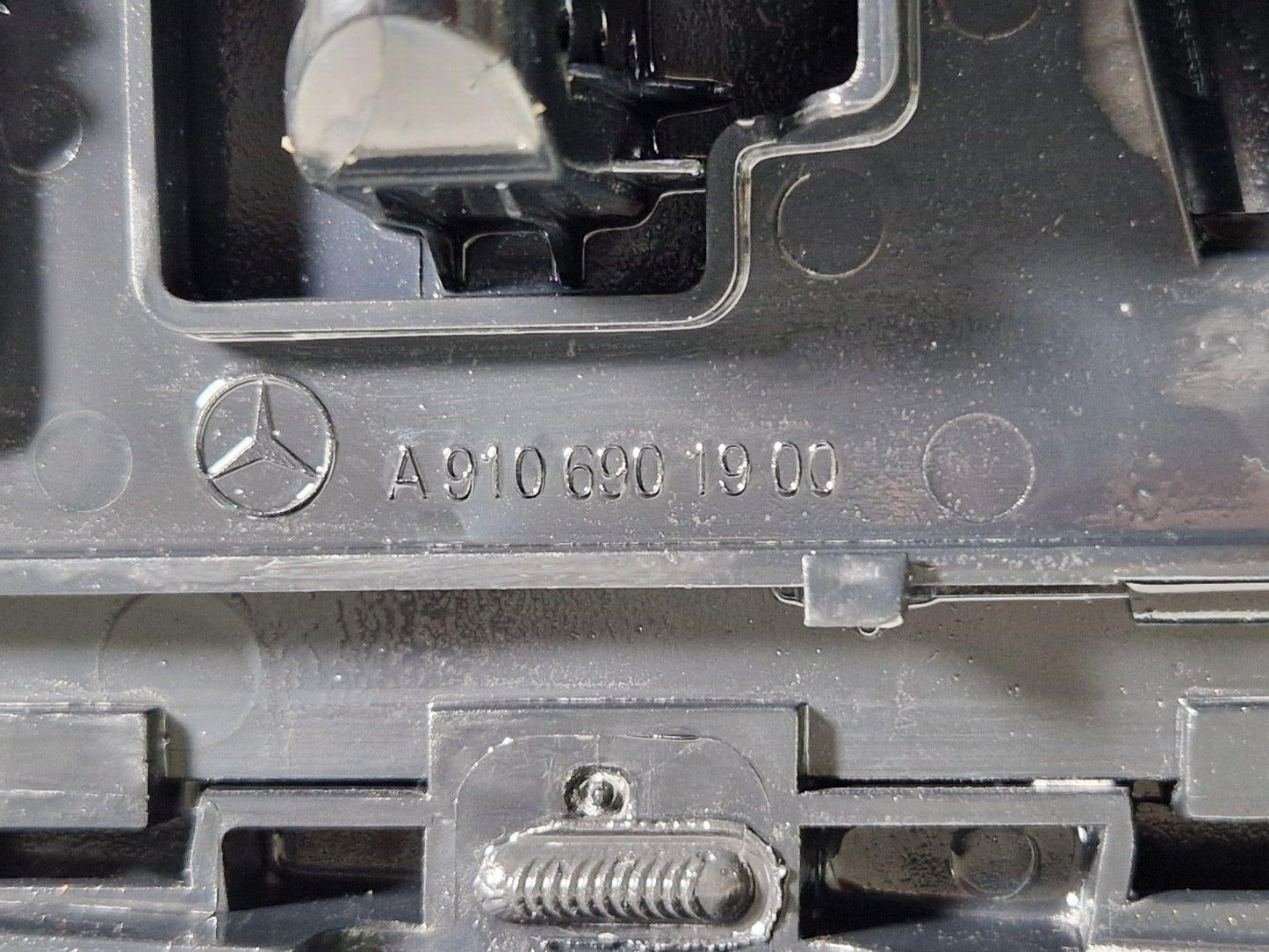 18ON MERCEDES BENZ SPRINTER W907 W910 RIGHT SIDE B PILLAR TRIM COVER A9076905200