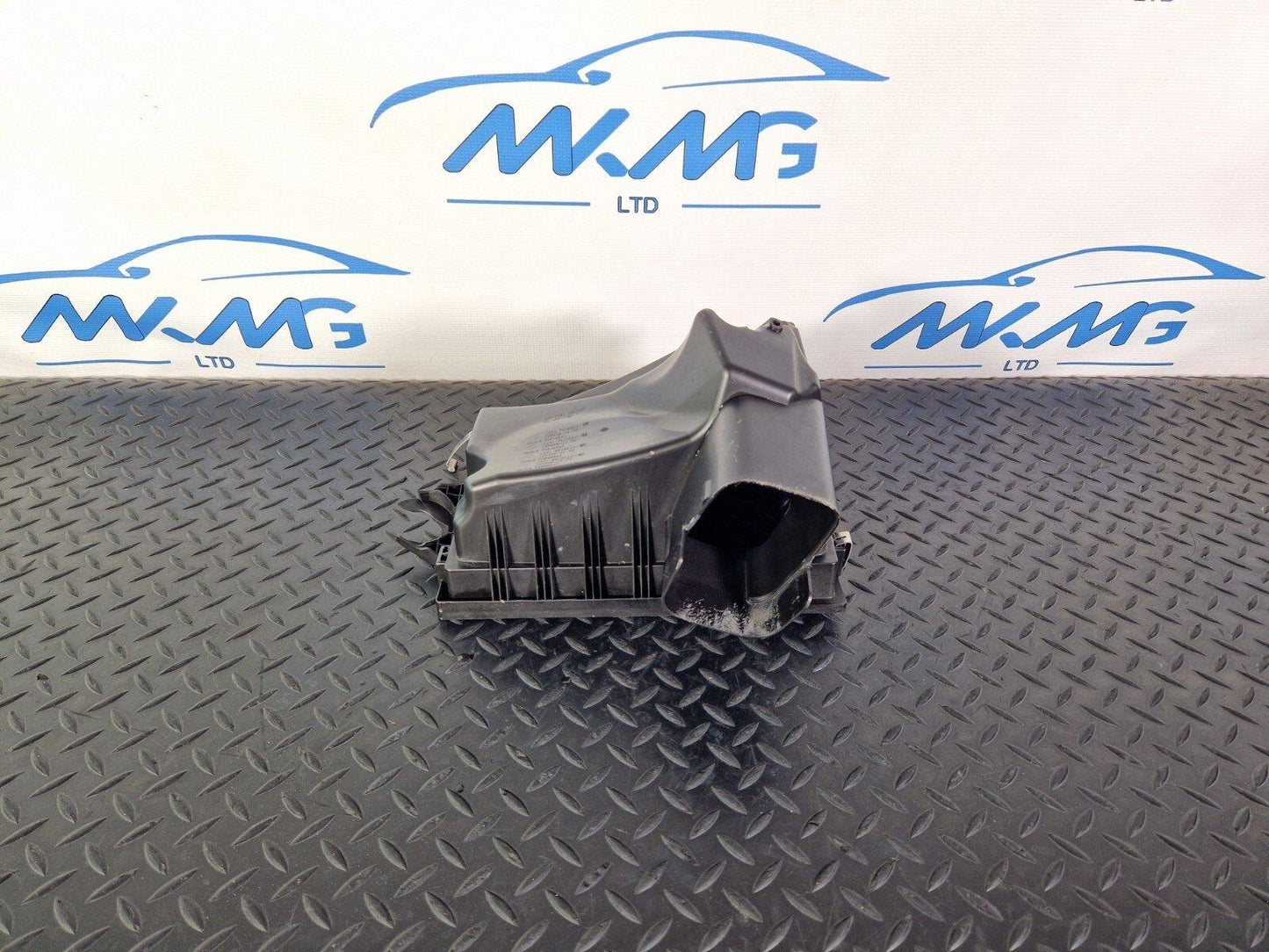 14-16 BMW 2 SERIES F22 GENUINE ENGINE AIR FILTER BOX 7602642