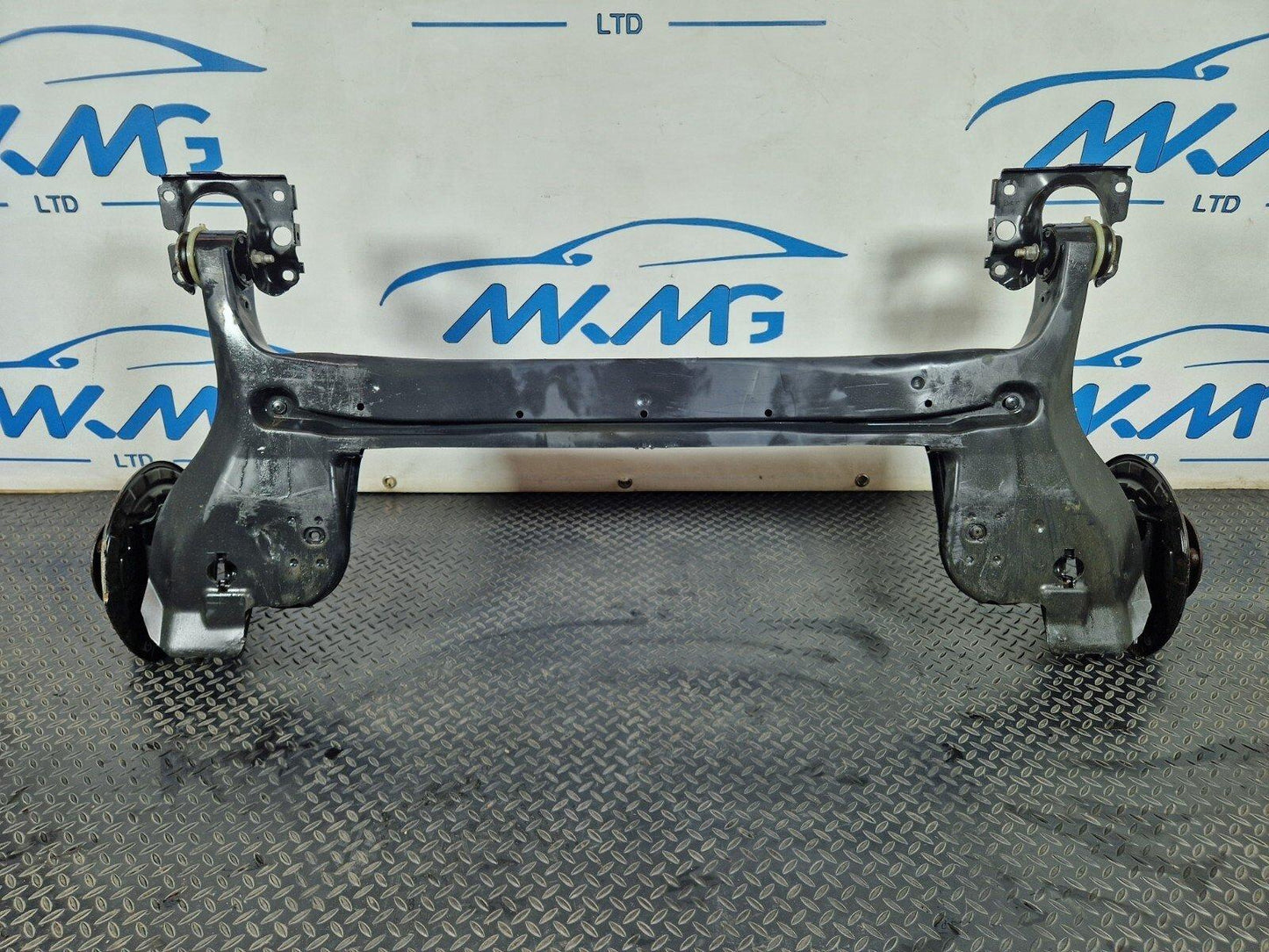 19-ON MERCEDES CLA E250e C118 GENUINE REAR AXLE WITH WHEEL BEARING 11858413000