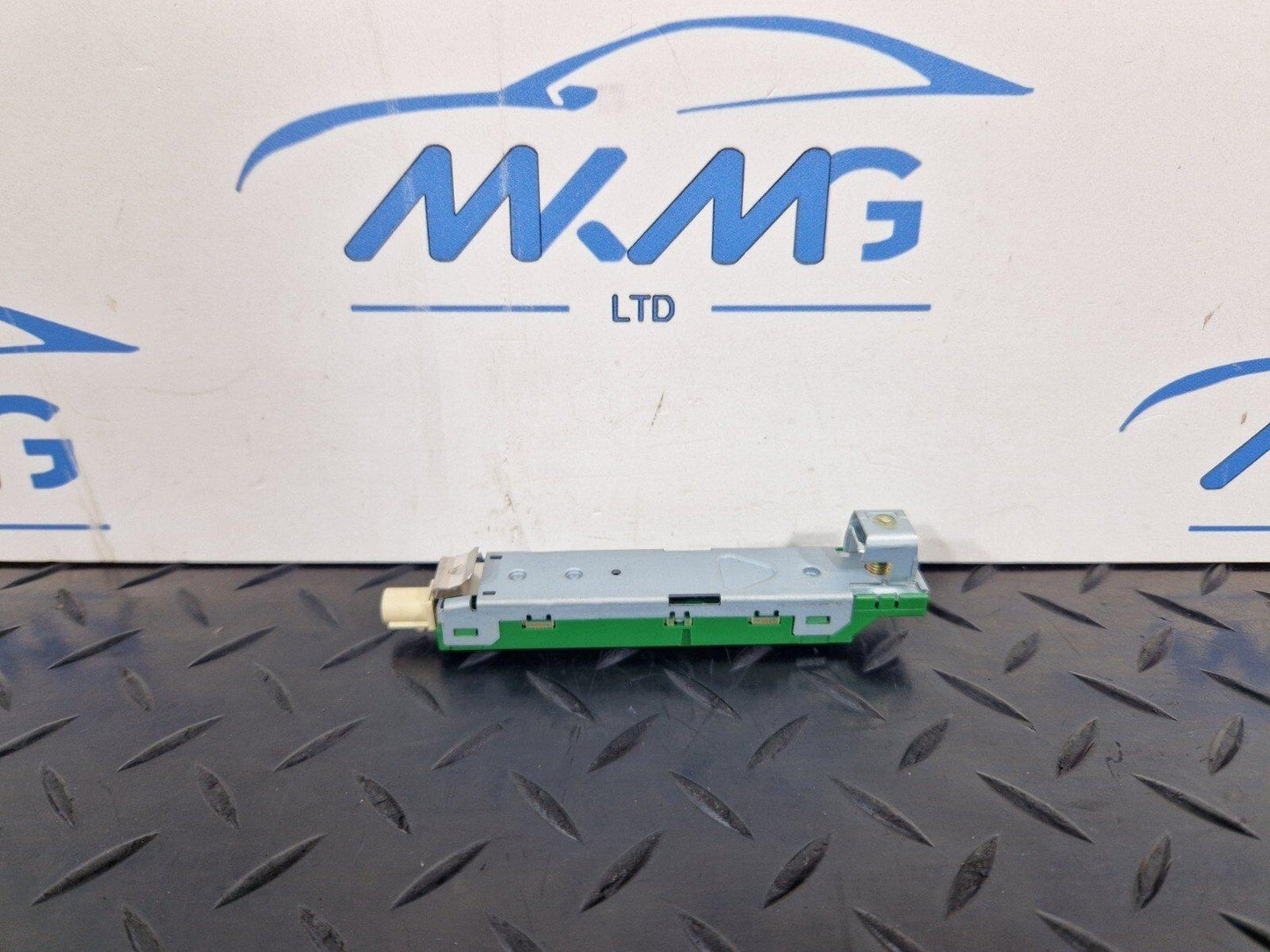 16-23 AUDI S5 COUPE GENUINE ANTENNA AMPLIFIER BOOSTER 8W6035225