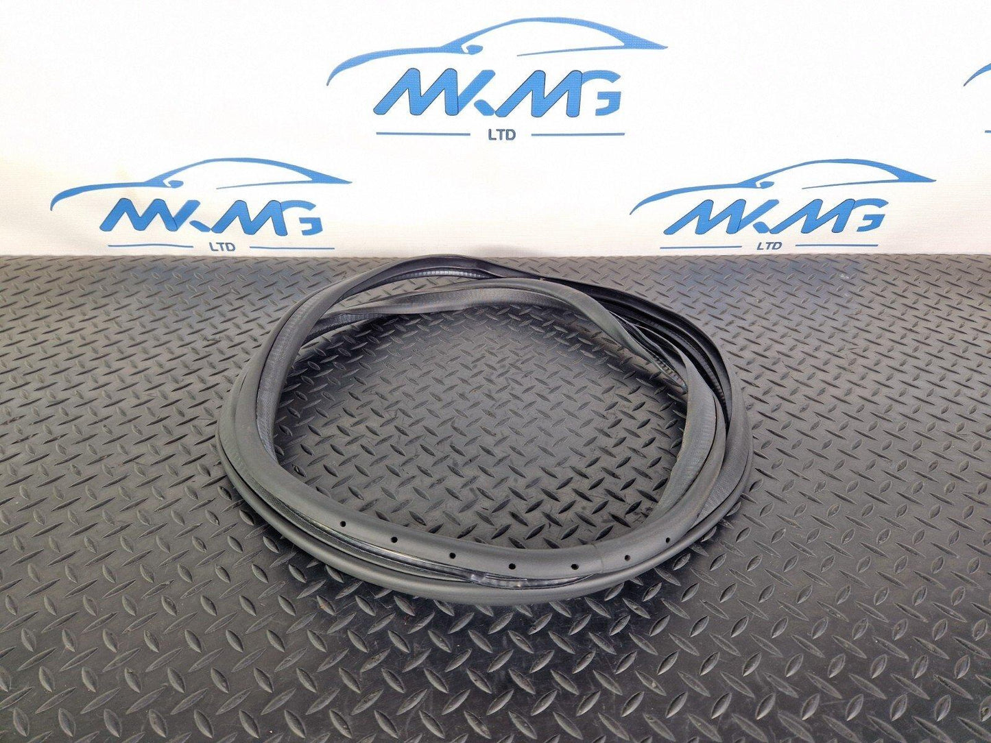14-19 MERCEDES BENZ GLA X156 REAR DOOR RUBBER SEAL FITS LEFT & RIGHT A1566920176