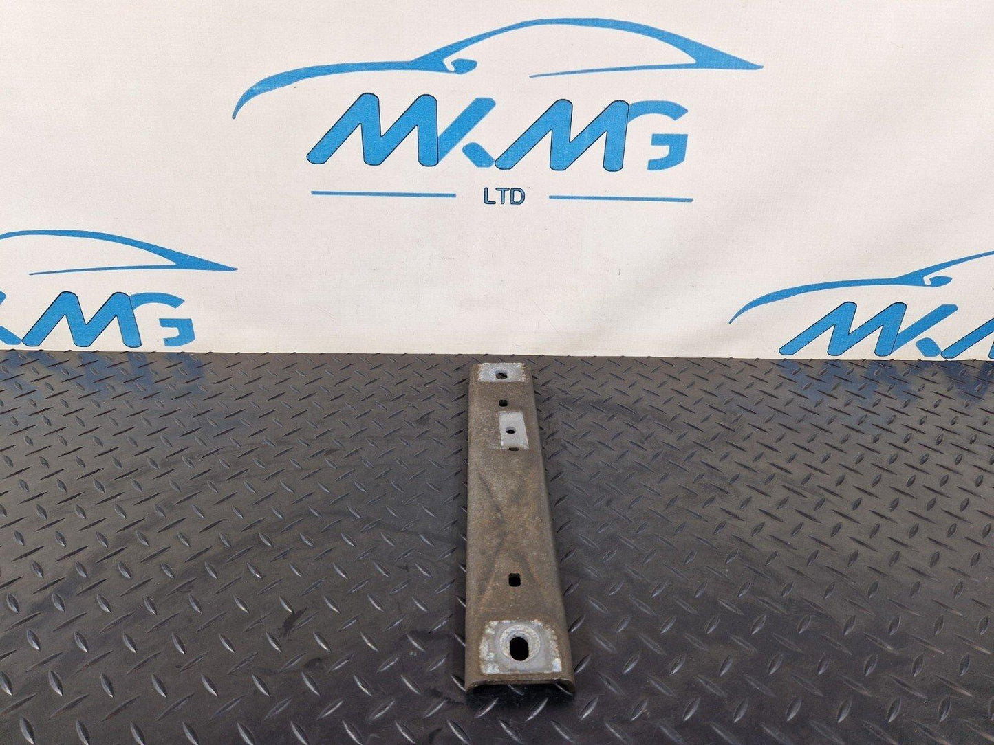 18-ON MERCEDES BENZ A CLASS W177 GENUINE EXHAUST HOLDER BRACKET A2474921400