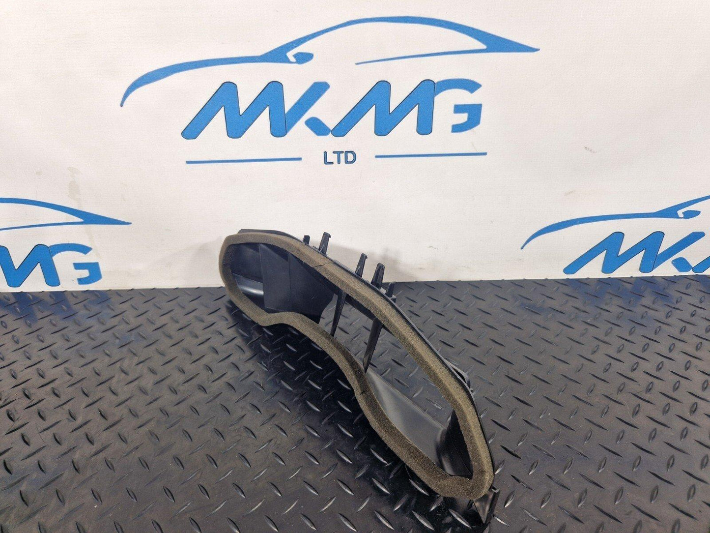 16-19 AUDI A4 B9 GENUINE DASHBOARD AIR VENT TRIM 8W2858431