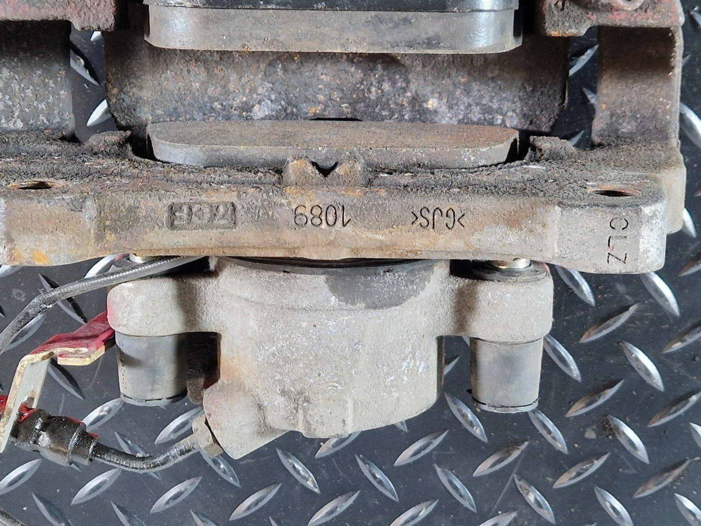 16-19 AUDI A4 B9 GENUINE FRONT LEFT N/S PASSENGER BRAKE CALIPER