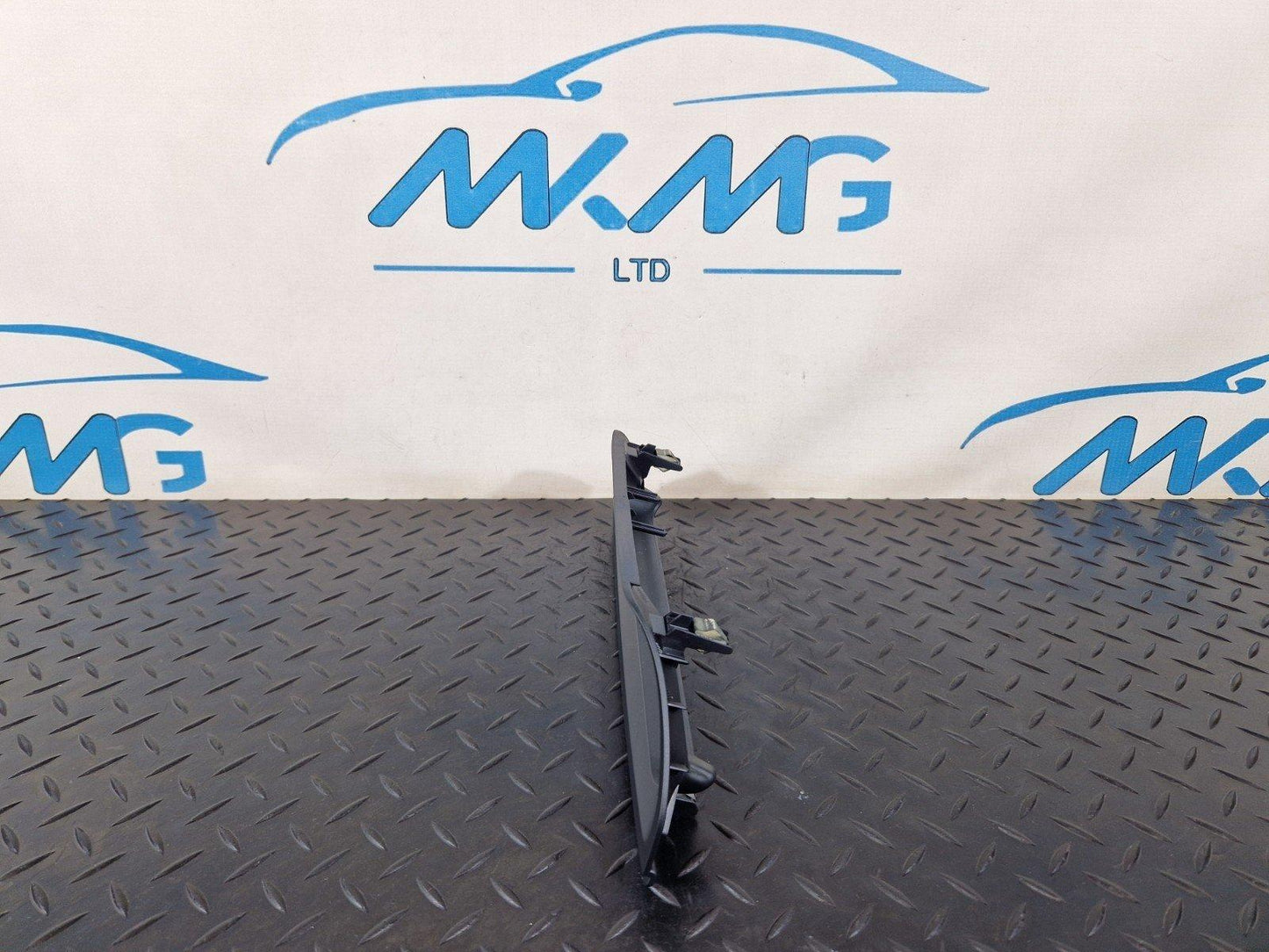 16-22 BMW X1 F48 GENUINE OEM DASHBOARD SCREEN SURROUND TRIM 9353266