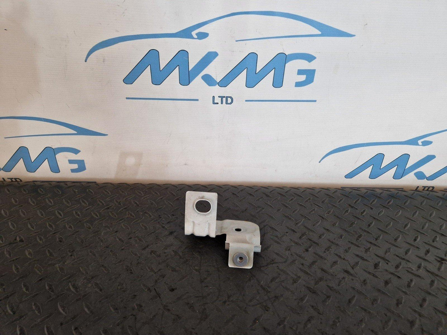 16-20 AUDI Q7 4M GENUINE FRONT LEFT N/S/F WING FENDER BRACKET HOLDER 4M0821167A