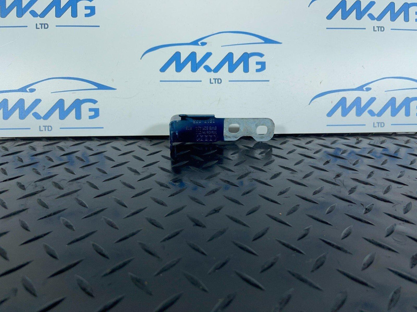16-23 AUDI A5 F5 SPORTBACK S-LINE  WING FENDER BRACKET FRONT RIGHT 8W6821434