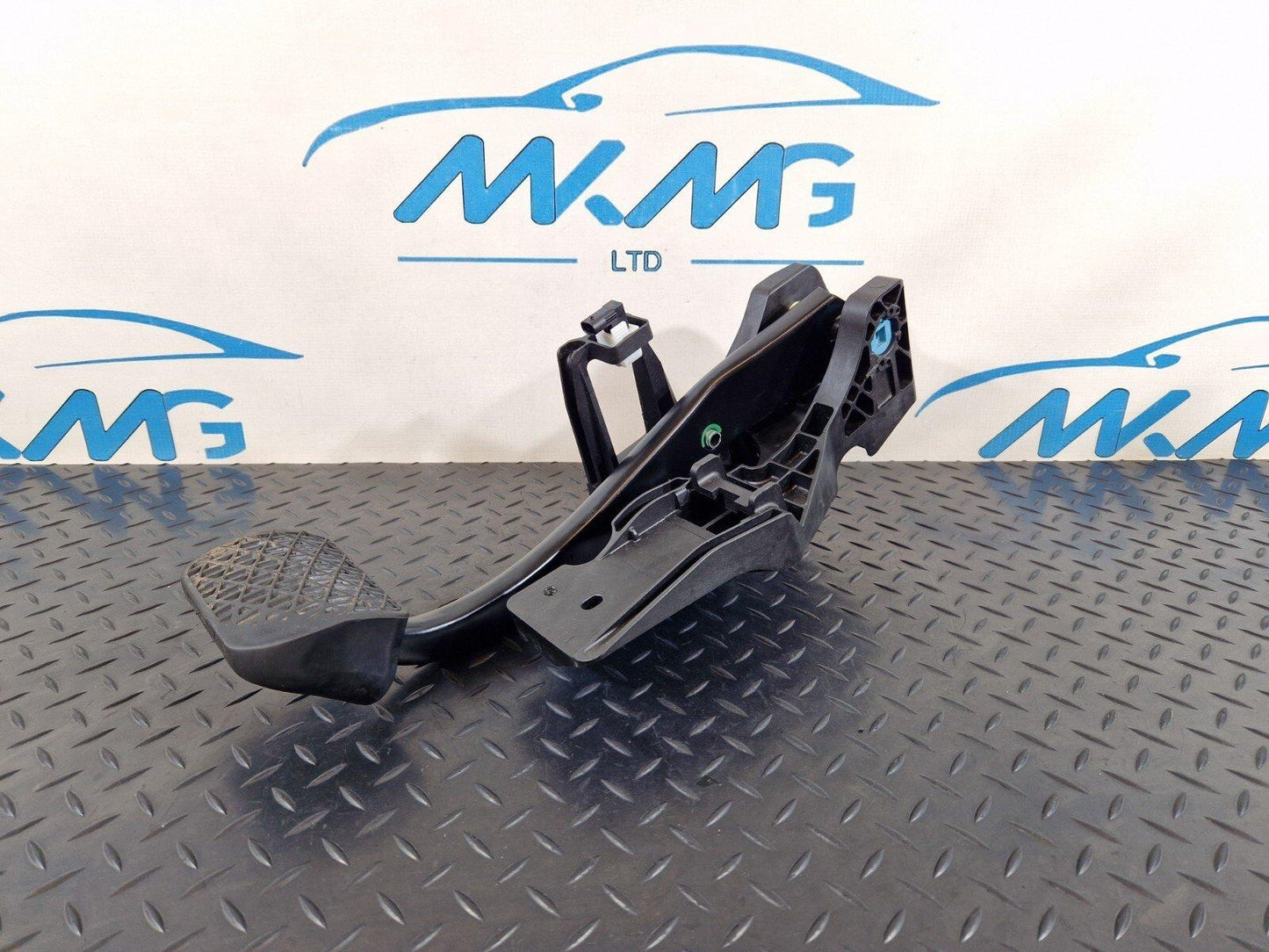 18-ON MERCEDES BENZ A CLASS W177 GENUINE AUTO GENUINE BRAKE PEDAL A2472900100