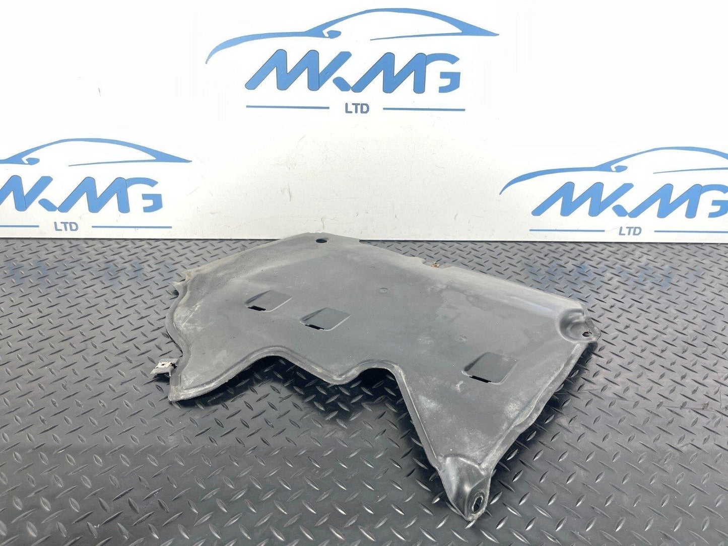 16-19 AUDI A4 B9 S-LINE GENUINE REAR LEFT SIDE UNDERTRAY COVER 8W0825217A