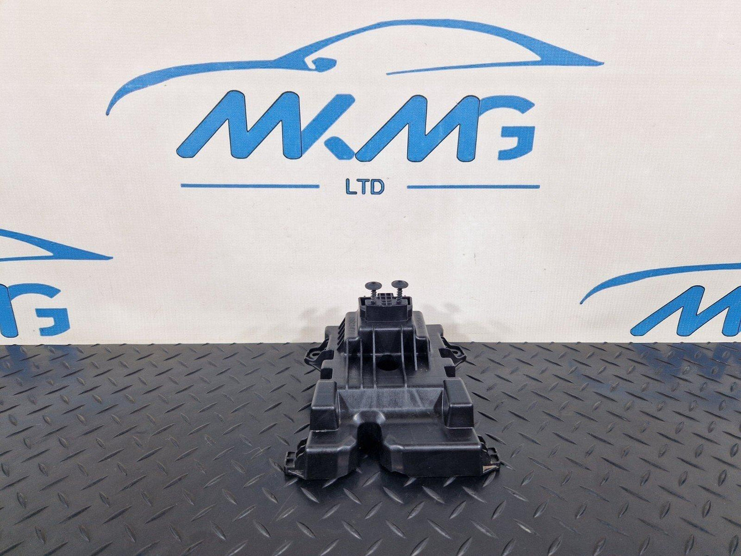 19-ON MERCEDES BENZ B CLASS W247 CENTRE CONSOLE BRACKET MOUNT A2476830400