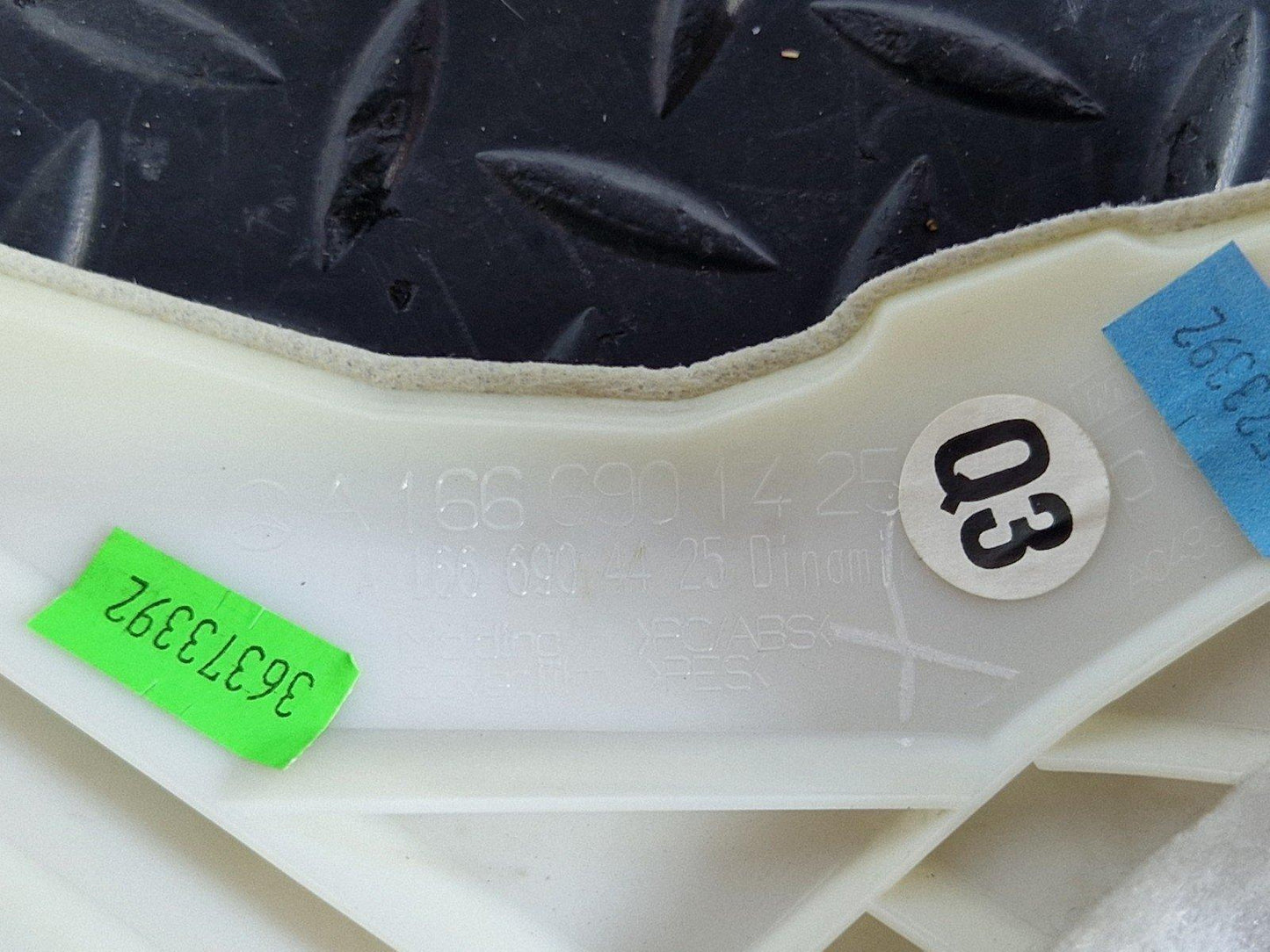 11-19 MERCEDES BENZ ML W166 GENUINE FRONT RIGHT A PILLAR TRIM A1666901425