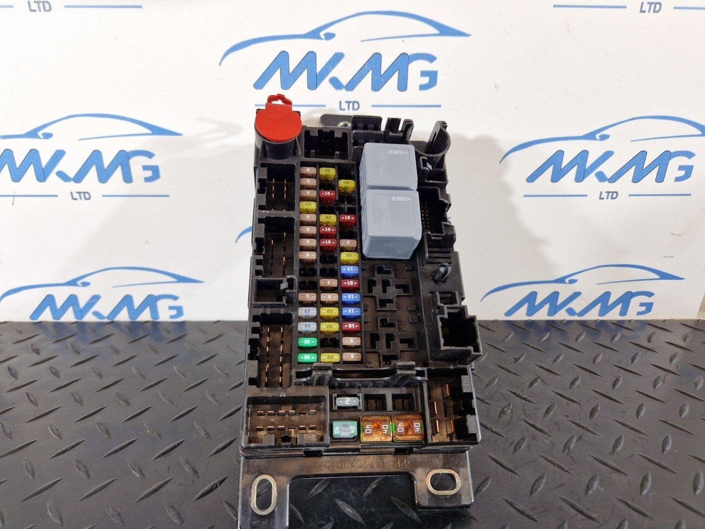 19-ON RANGE ROVER EVOQUE L551 GENUINE PASSENGER FUSE BOX M8D2-14A073-BA