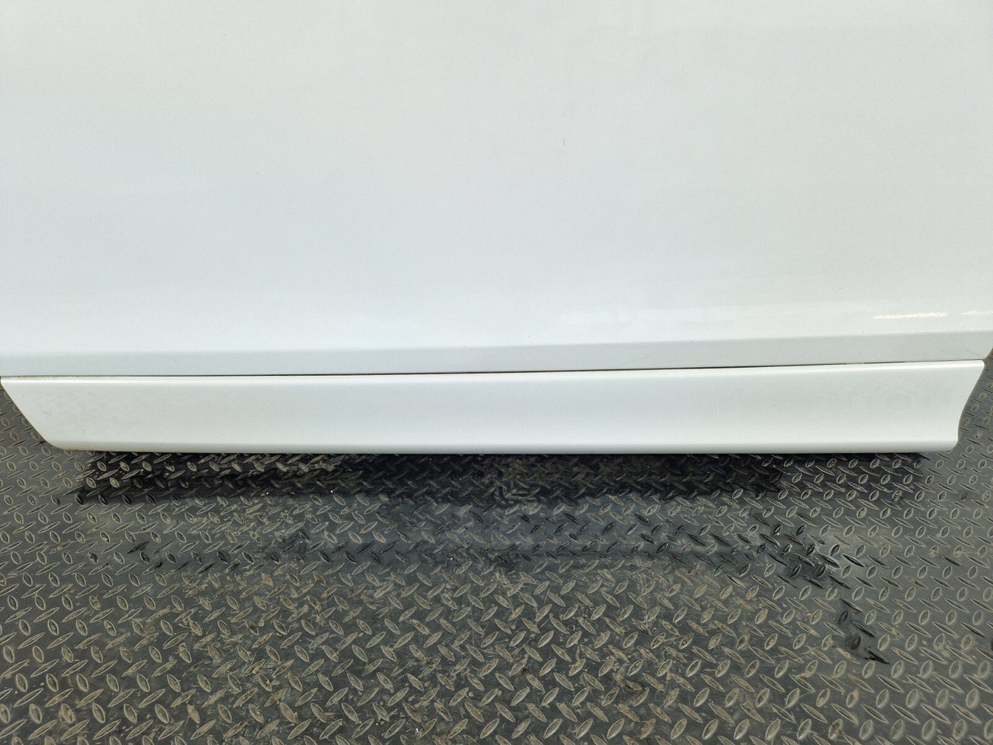 10-15 AUDI Q7 4L GENUINE FRONT LEFT N/S PASSENGER COMPLETE DOOR WHITE S9R