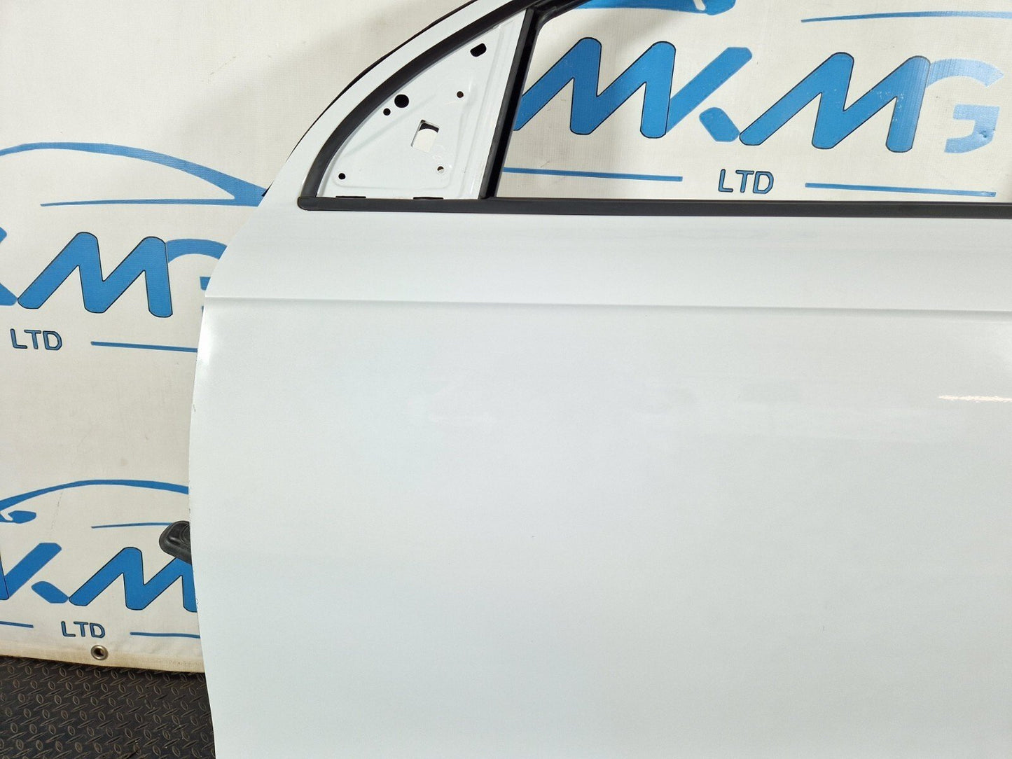 10-15 AUDI Q7 4L GENUINE FRONT LEFT N/S PASSENGER COMPLETE DOOR WHITE S9R