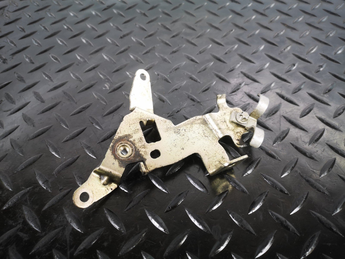 12-18 MERCEDES A B CLA-CLASS W176 W246 1.8/2.1 CDI OM651 PRESSURE SENSOR BRACKET