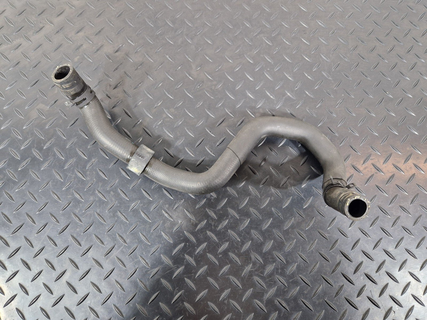 14-21 MERCEDES BENZ C200 W205 ENGINE WATER COOLANT PIPE HOSE A2058301302