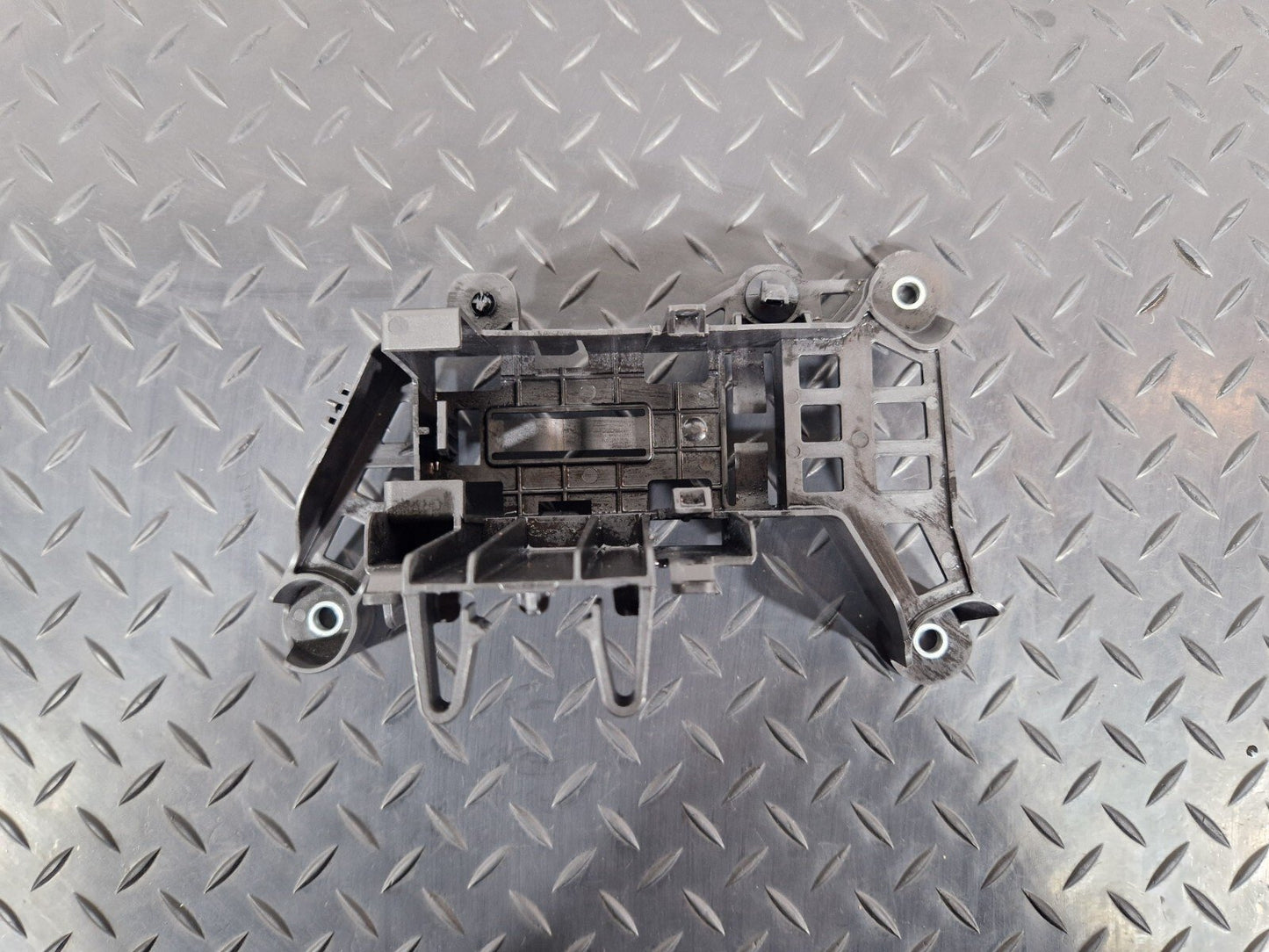 19-ON MERCEDES CLA C118 UNDER BODY BRACKET A2475452901