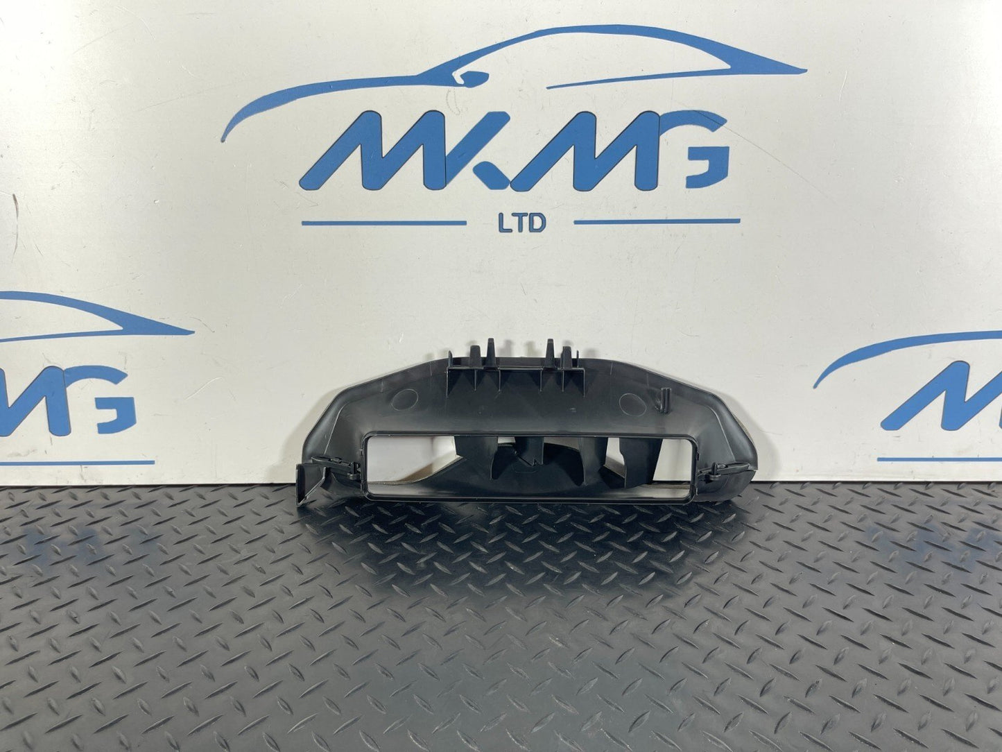 16-19 AUDI A4 B9 GENUINE DASHBOARD AIR VENT TRIM 8W2858431