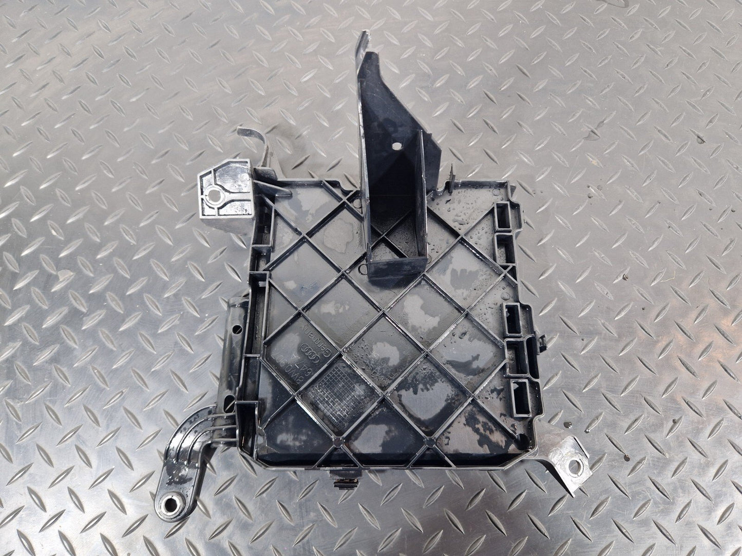 16-24 AUDI A5 F5 CONVERTIBLE GENUINE ENGINE CONTROL UNIT BRACKET 8W0907647A