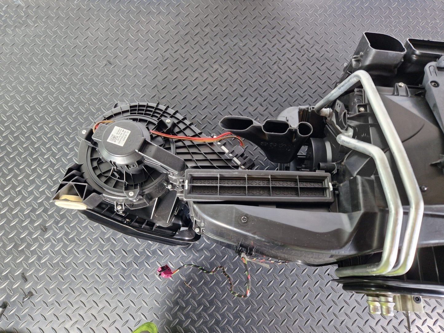 18-ON MERCEDES BENZ A CLASS W177 GENUINE HEATER MATRIX BOX A2478300600