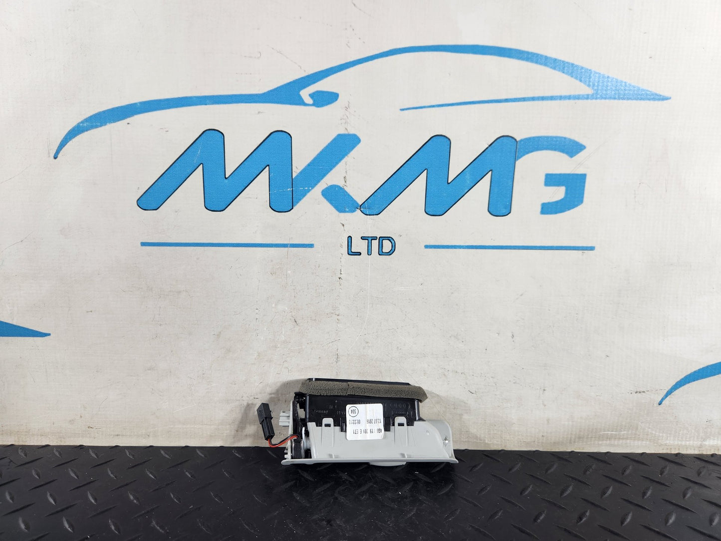 AUDI A6 C7 PILLAR AIR VENT GRILLE LEFT PASSENGER SIDE 4G0819209E