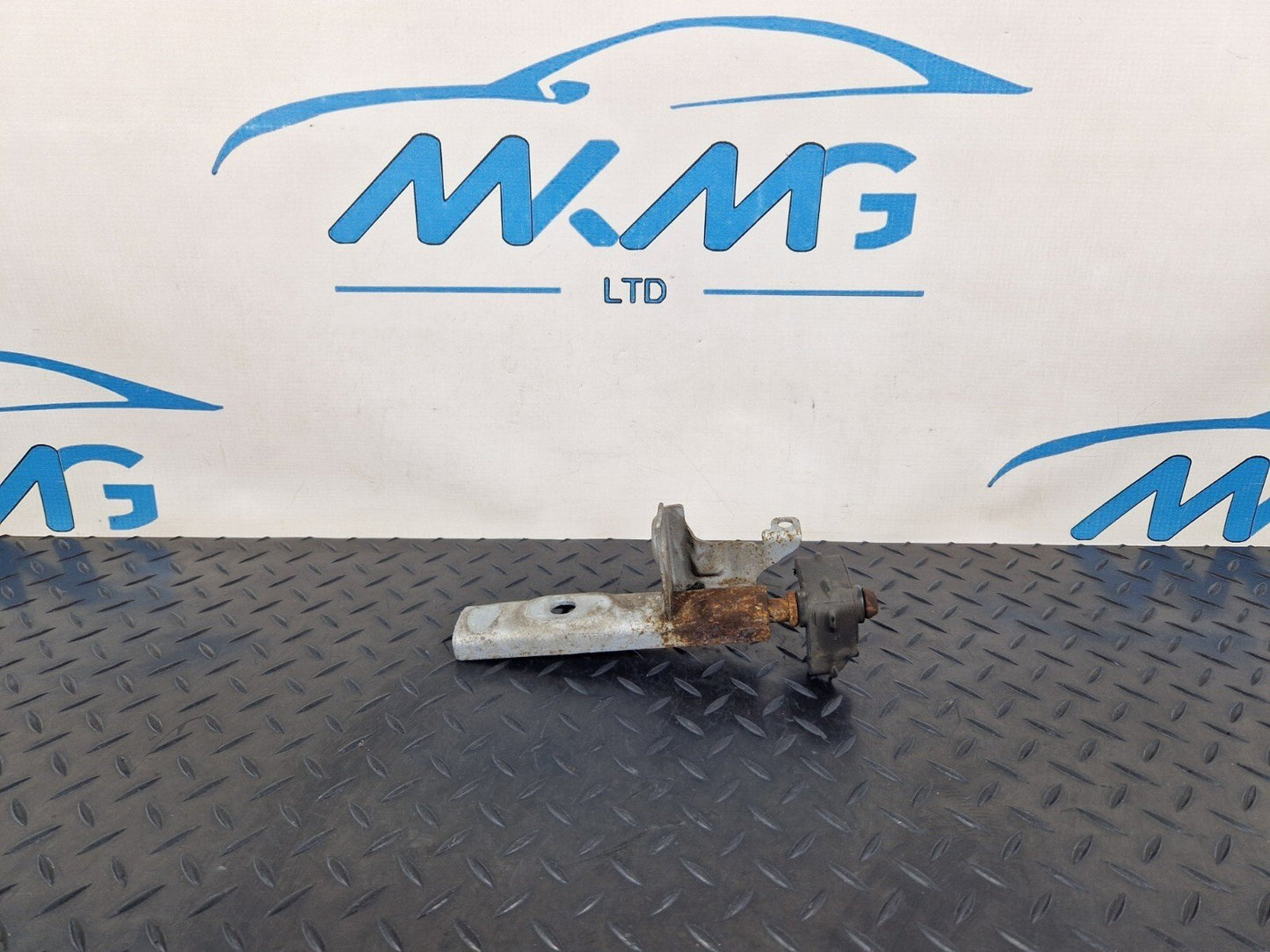 14-21 MERCEDES C220d W205 EXHAUST PIPE MOUNT HOOK BRACKET HOLDER A2054902440
