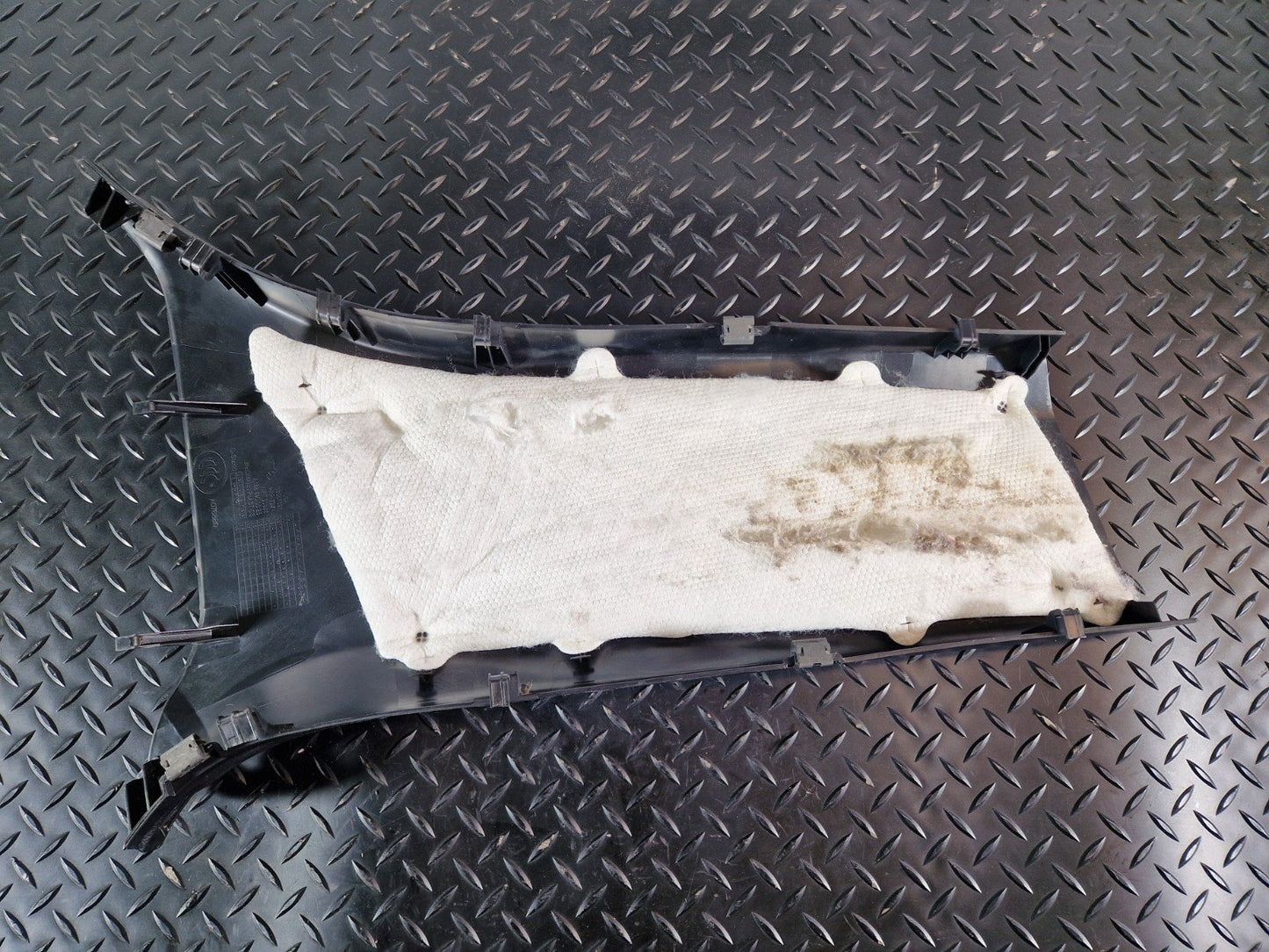 11-19 MERCEDES BENZ ML W166 GENUINE LEFT LOWER B PILLAR TRIM A1666900025
