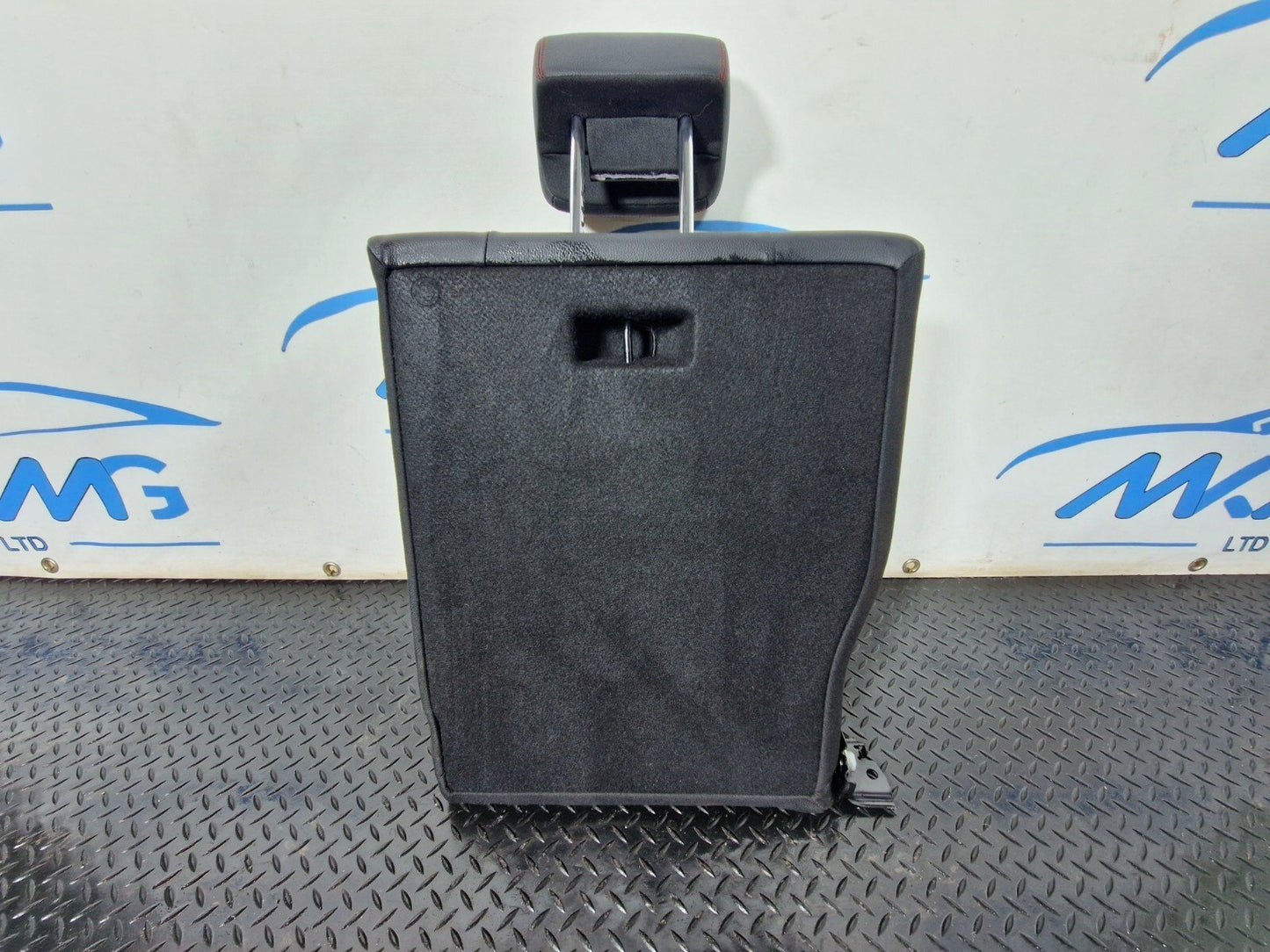 19-ON MERCEDES BENZ A CLASS EQ V177 A250e REAR RIGHT BACKREST