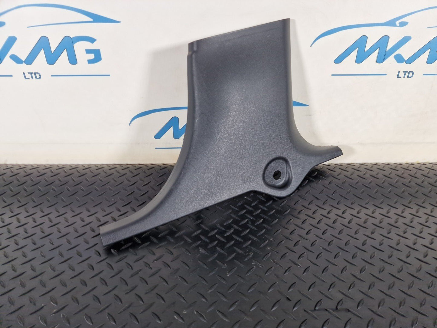 14-21 MERCEDES BENZ GLA X156 GENUINE DRIVER SIDE LOWER B-PILLAR TRIM A1766920200