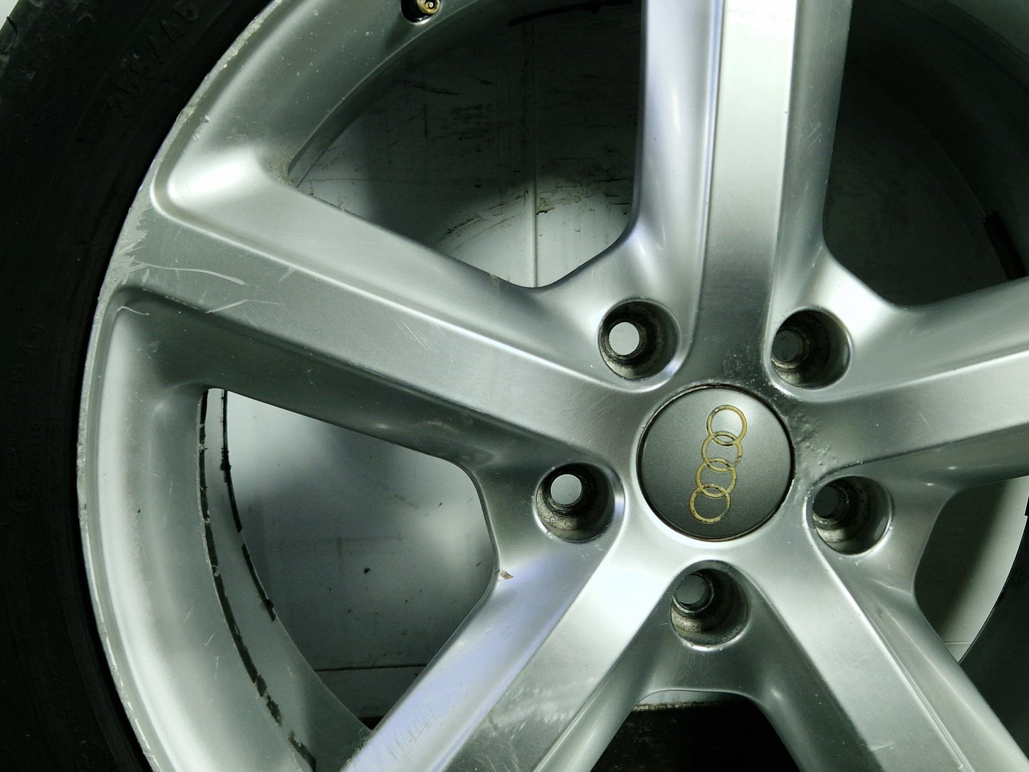 Audi Q7 4L 20" Alloy Wheel with Tyre 255/45/20 ~3mm 4L0601025BD 4L0601025BE