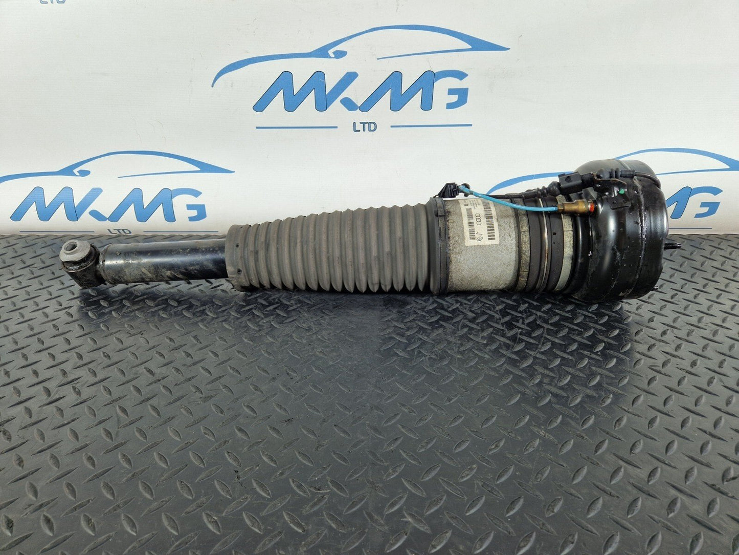 10-17 AUDI A8 4H REAR RIGHT O/S AIR SUSPENSION SHOCK ABSORBER 4H0616002M