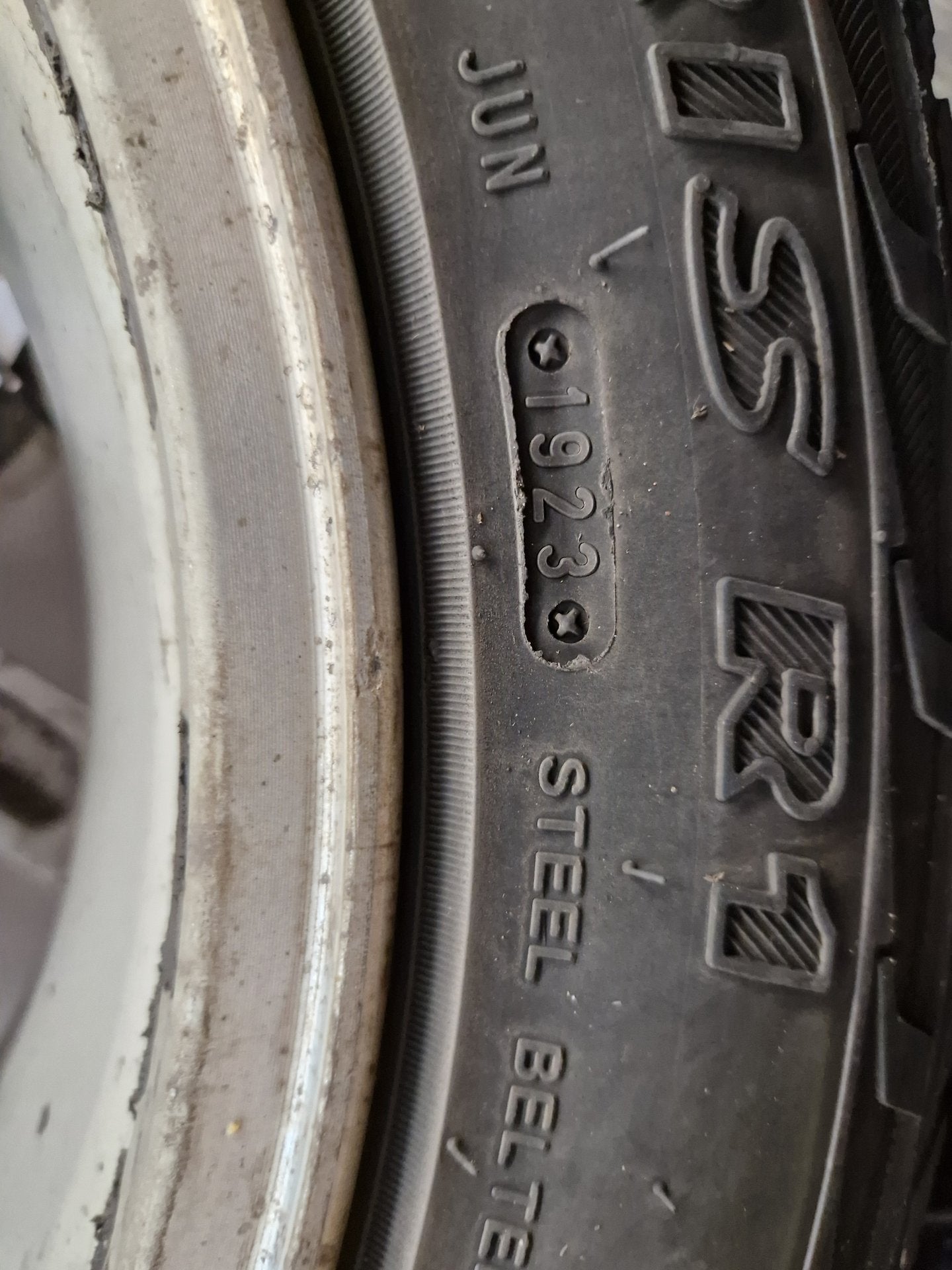 Mitsubishi Outlander MK3 (RE1) (GG2W) 18" Alloy Wheel with Tyre 225/55/18 ~4mm