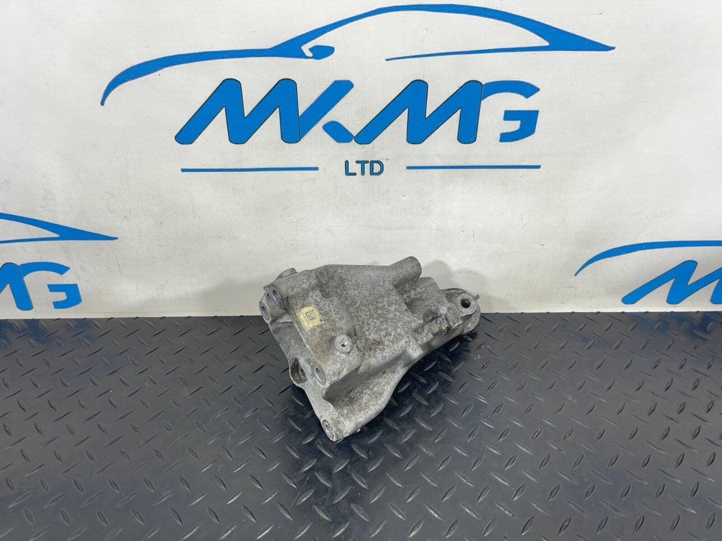 14-21 MERCEDES BENZ C300h W205 ENGINE SUPPORT MOUNT BRACKET RIGHT A6512234304