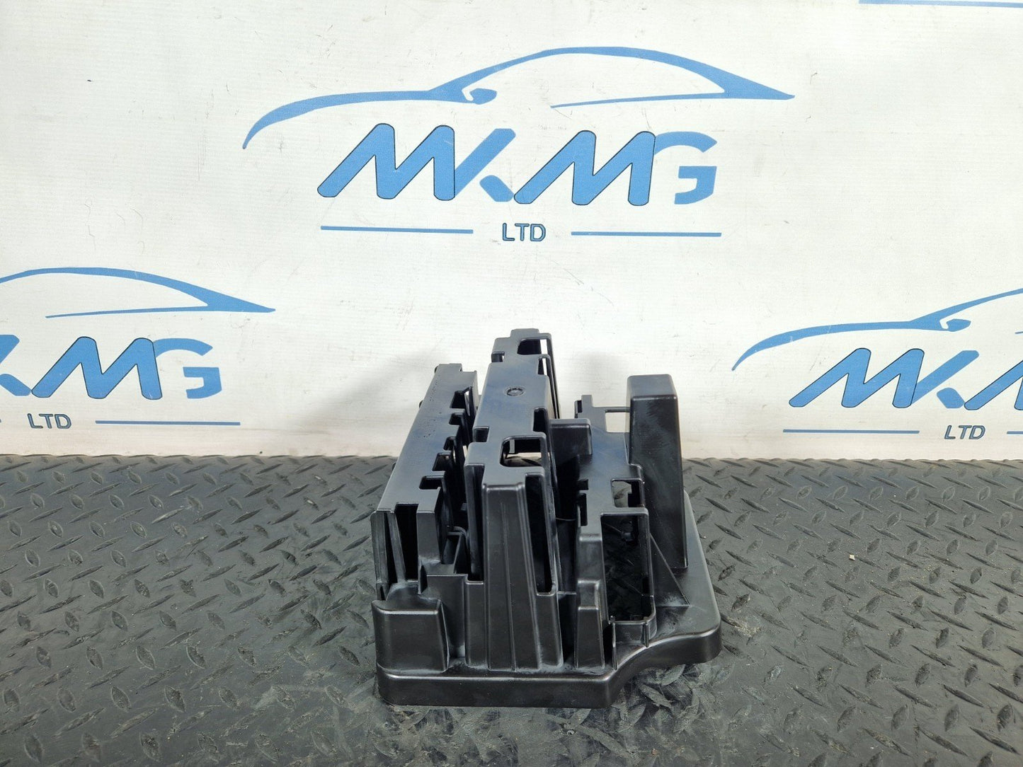 16-19 MERCEDES BENZ GLE W166 GENUINE FUSE BOX HOLDER BRACKET A1665450840