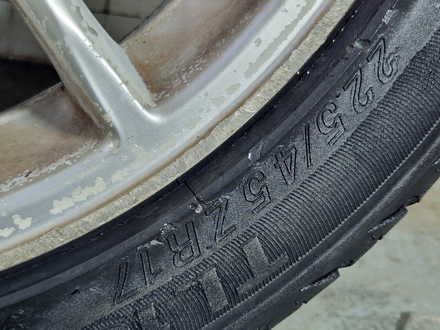 Volvo S60 MK1 17" Alloy Wheel with Tyre 225/45/17 ~5mm 8623719