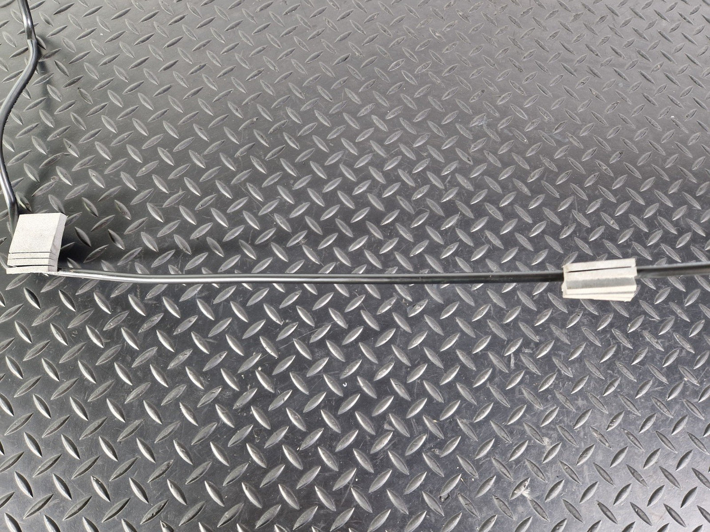 12-18 MERCEDES BENZ W176 GENUINE FUEL HOSE PIPE 100104051