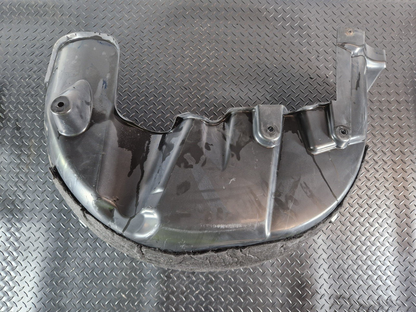 11-19 MERCEDES BENZ ML W166 REAR WHEEL RIGHT SIDE SPLASH GUARD COVER A1668841422