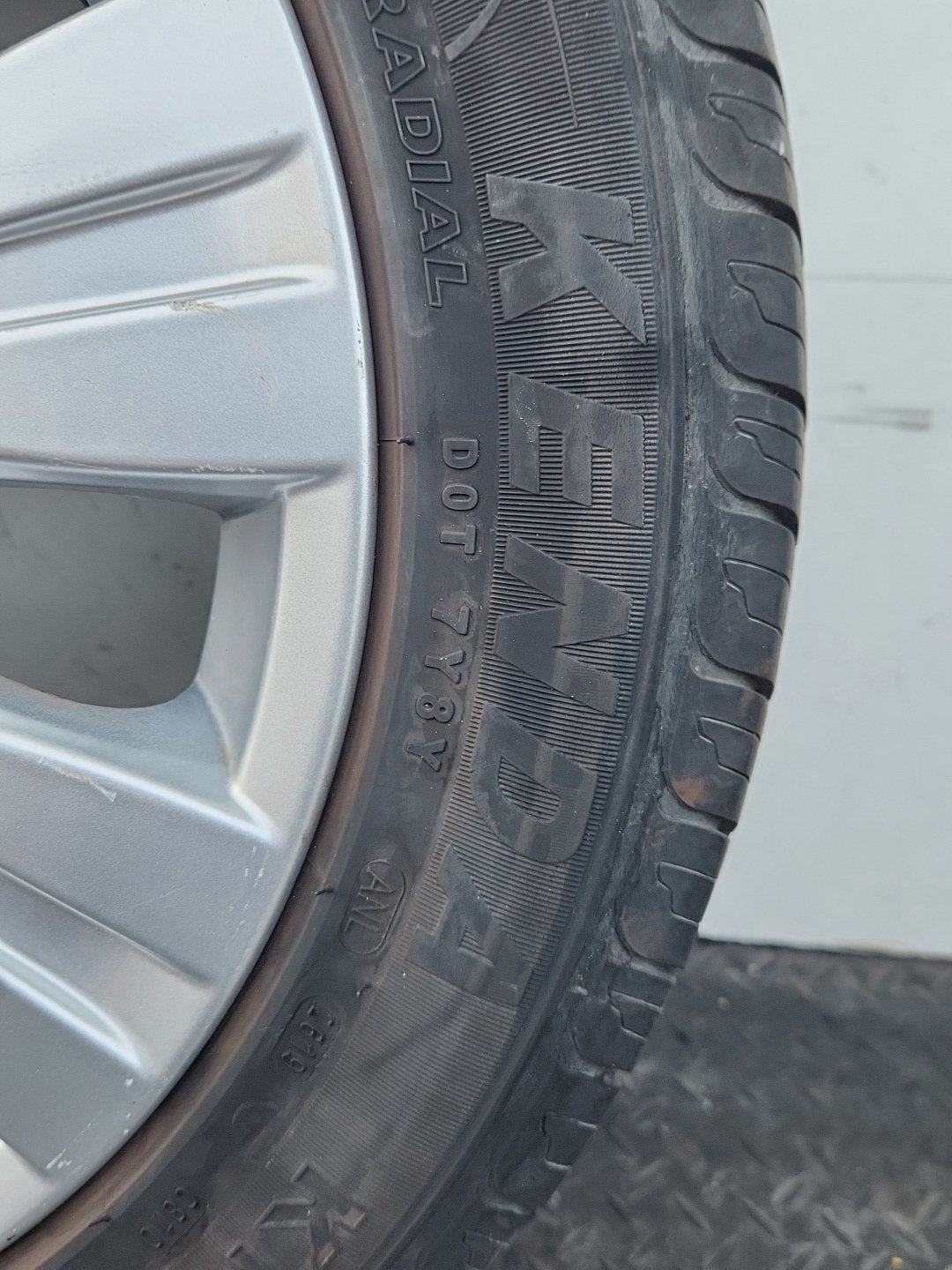 Citroen C3 Picasso MK1 16" Alloy Wheel with Tyre 195/55/16 ~4mm